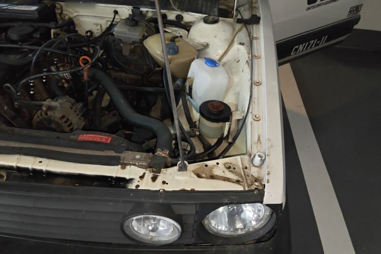 Used Volkswagen Santana Classic 2006 1.8L Touring Deluxe Model Engine Bay Left