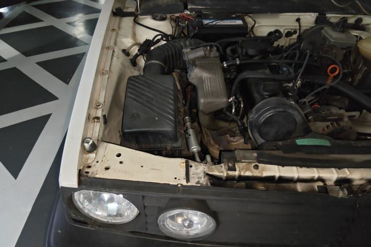 Used Volkswagen Santana Classic 2006 1.8L Touring Deluxe Model Engine Bay Right