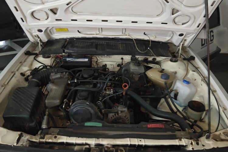 Used Volkswagen Santana Classic 2006 1.8L Touring Deluxe Model Engine Bay