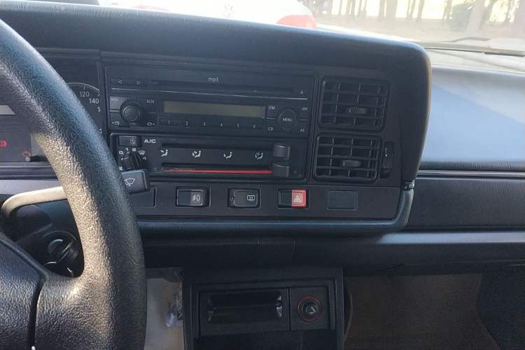 Used Volkswagen Santana Classic 2007 1.8L Jingchang Model Audio And AC Panel