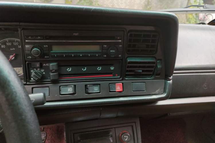Used Volkswagen Santana Classic 2007 1.8L Jingchang Model Audio And AC Panel