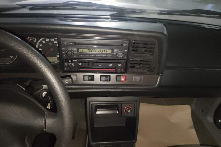Used Volkswagen Santana Classic 2007 1.8L Jingchang Model Audio And AC Panel