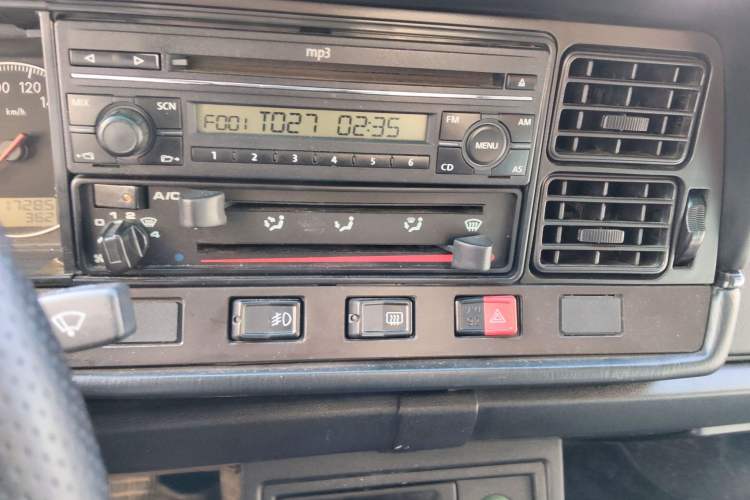 Used Volkswagen Santana Classic 2007 1.8L Jingchang Model Audio And AC Panel