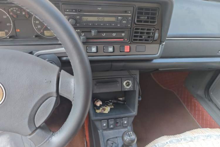 Used Volkswagen Santana Classic 2007 1.8L Jingchang Model Audio And AC Panel