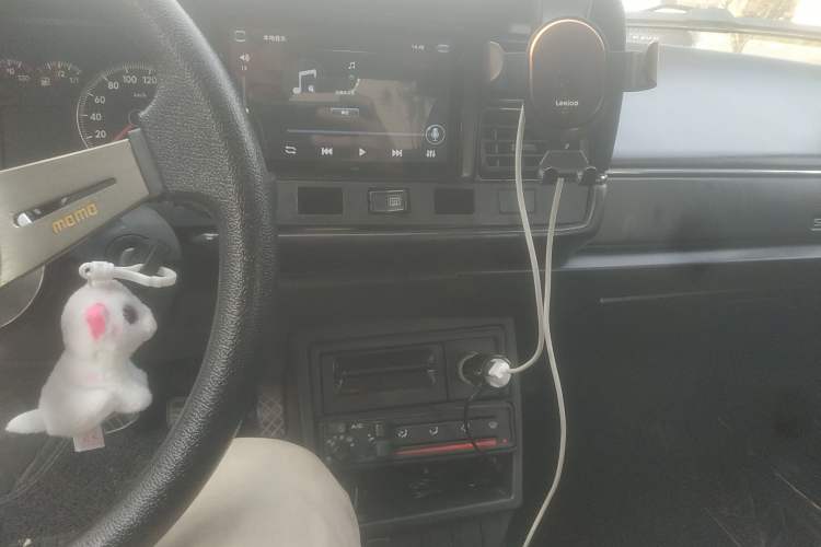 Used Volkswagen Santana Classic 2007 1.8L Jingchang Model Audio And AC Panel
