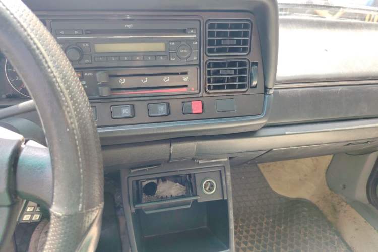 Used Volkswagen Santana Classic 2007 1.8L Jingchang Model Audio And AC Panel