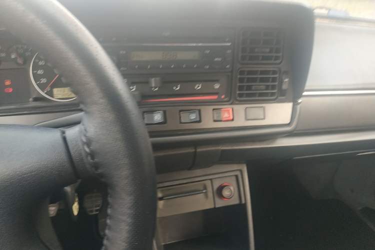 Used Volkswagen Santana Classic 2007 1.8L Jingchang Model Audio And AC Panel