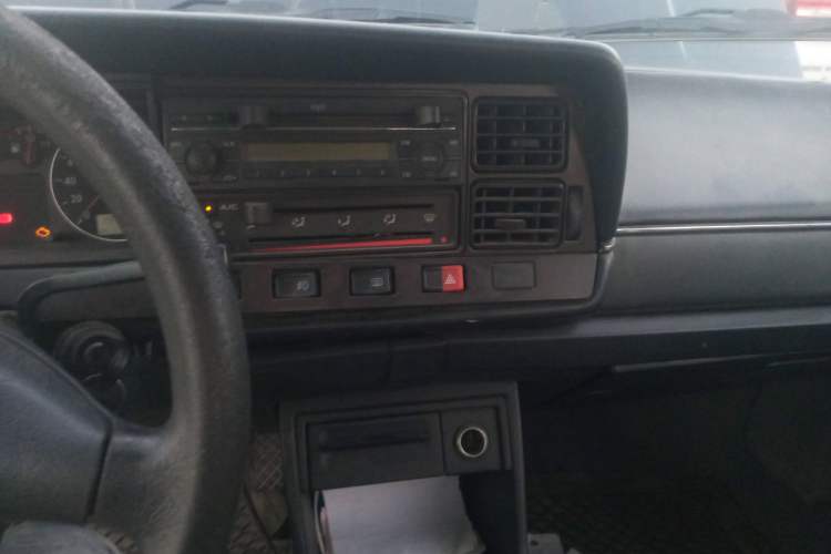 Used Volkswagen Santana Classic 2007 1.8L Jingchang Model Audio And AC Panel