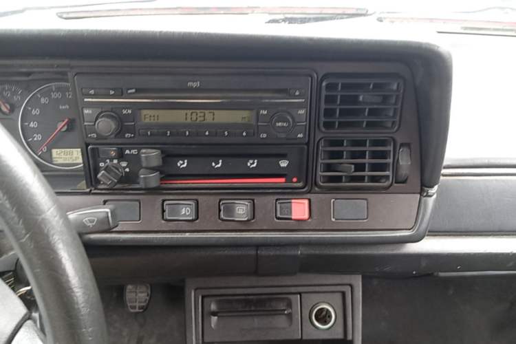 Used Volkswagen Santana Classic 2007 1.8L Jingchang Model Audio And AC Panel