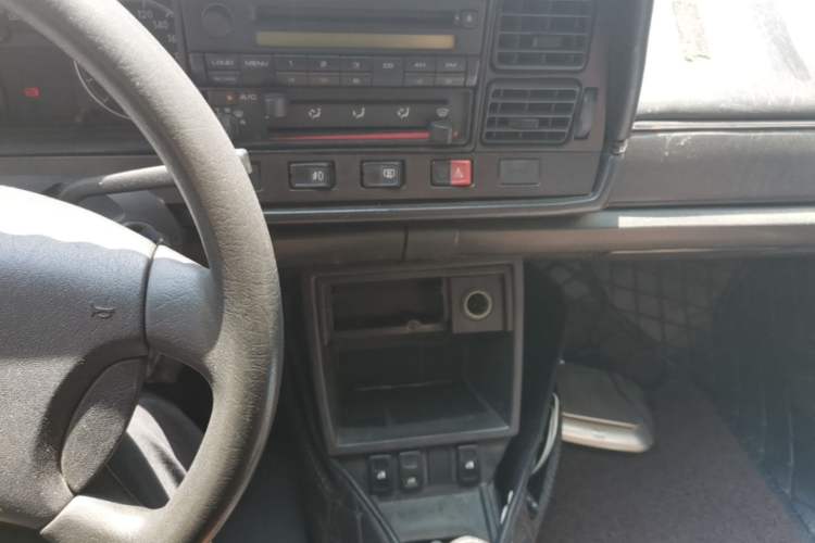 Used Volkswagen Santana Classic 2007 1.8L Jingchang Model Audio And AC Panel