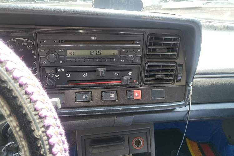 Used Volkswagen Santana Classic 2007 1.8L Jingchang Model Audio And AC Panel