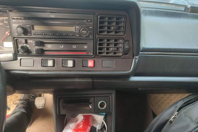 Used Volkswagen Santana Classic 2007 1.8L Jingchang Model Audio And AC Panel