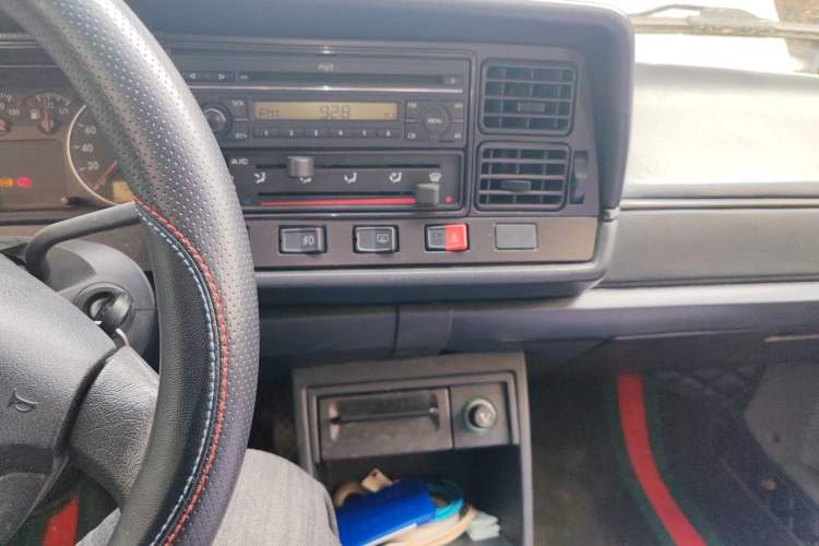 Used Volkswagen Santana Classic 2007 1.8L Jingchang Model Audio And AC Panel