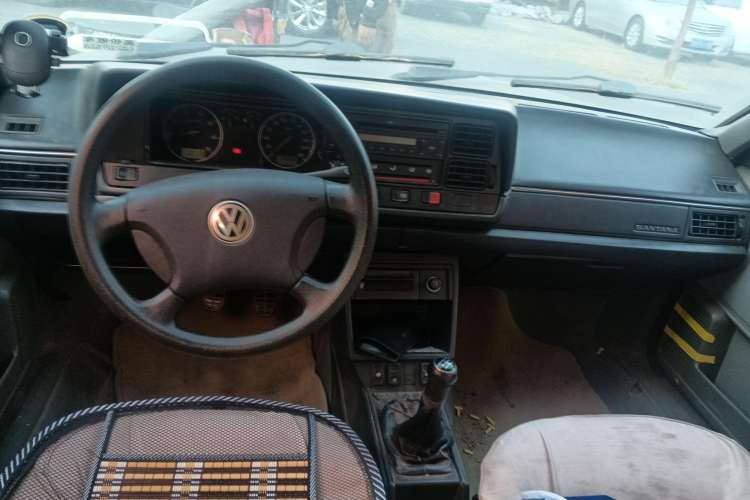 Used Volkswagen Santana Classic 2007 1.8L Jingchang Model Center Console