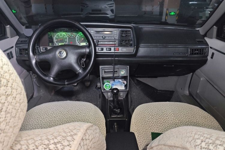 Used Volkswagen Santana Classic 2007 1.8L Jingchang Model Center Console