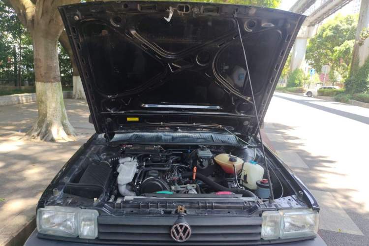 Used Volkswagen Santana Classic 2007 1.8L Jingchang Model Engine Bay