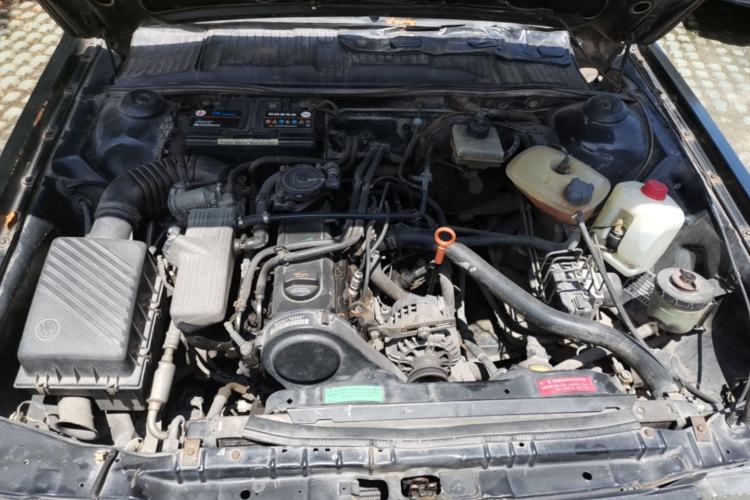 Used Volkswagen Santana Classic 2007 1.8L Jingchang Model Engine Bay