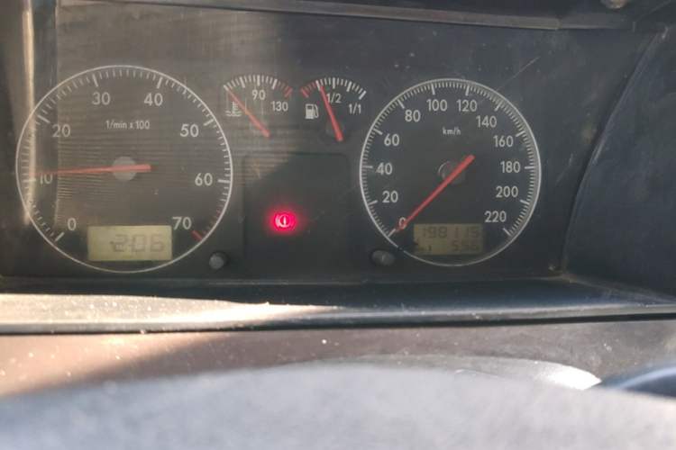 Used Volkswagen Santana Classic 2007 1.8L Jingchang Model Odometer Close Up