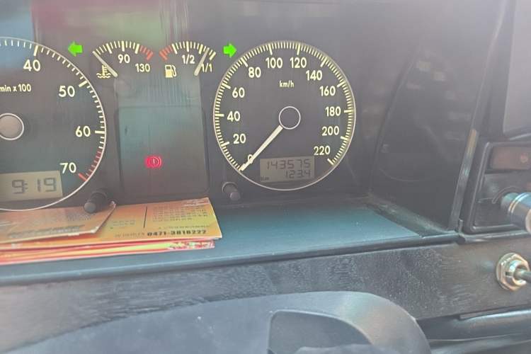 Used Volkswagen Santana Classic 2007 1.8L Jingchang Model Odometer Close Up