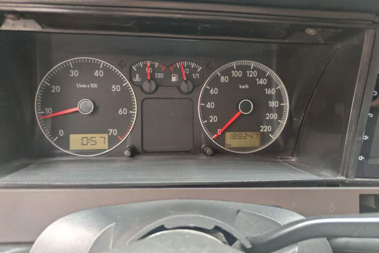 Used Volkswagen Santana Classic 2007 1.8L Jingchang Model Odometer Close Up
