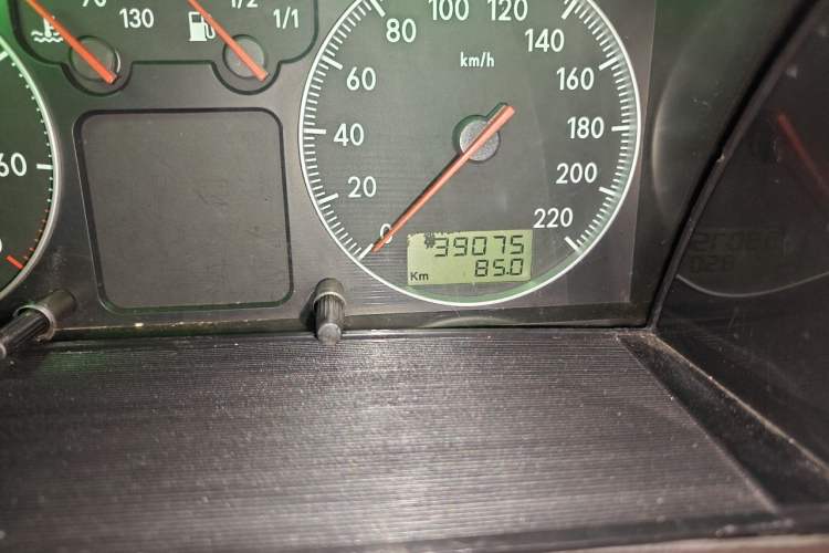 Used Volkswagen Santana Classic 2007 1.8L Jingchang Model Odometer Close Up