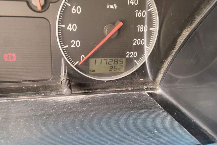Used Volkswagen Santana Classic 2007 1.8L Jingchang Model Odometer Close Up