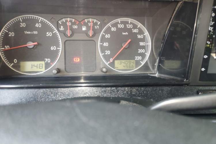 Used Volkswagen Santana Classic 2007 1.8L Jingchang Model Odometer Close Up