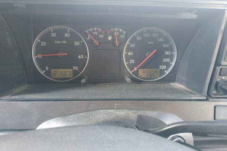 Used Volkswagen Santana Classic 2007 1.8L Jingchang Model Odometer Close Up