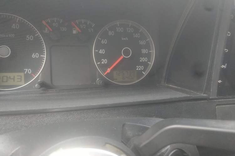 Used Volkswagen Santana Classic 2007 1.8L Jingchang Model Odometer Close Up