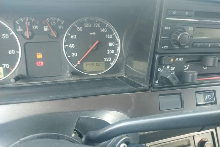 Used Volkswagen Santana Classic 2007 1.8L Jingchang Model Odometer Close Up