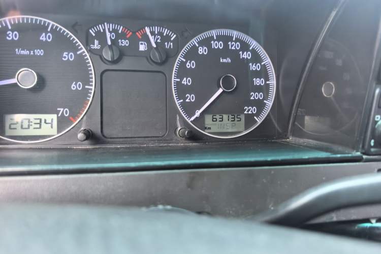 Used Volkswagen Santana Classic 2007 1.8L Jingchang Model Odometer Close Up