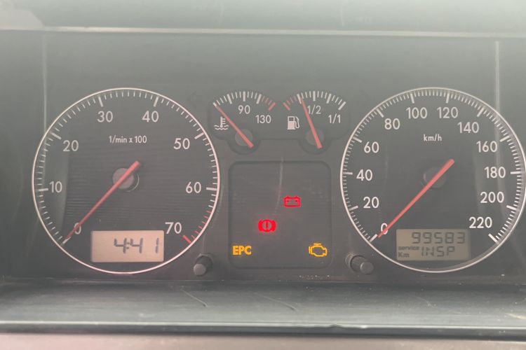 Used Volkswagen Santana Classic 2007 1.8L Jingchang Model Odometer Close Up