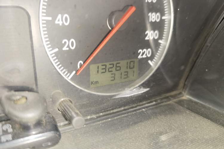 Used Volkswagen Santana Classic 2007 1.8L Jingchang Model Odometer Close Up