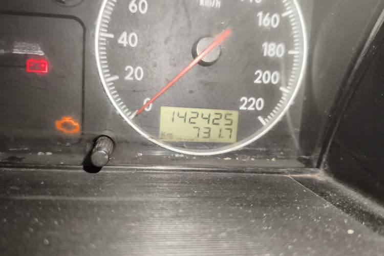 Used Volkswagen Santana Classic 2007 1.8L Jingchang Model Odometer Close Up