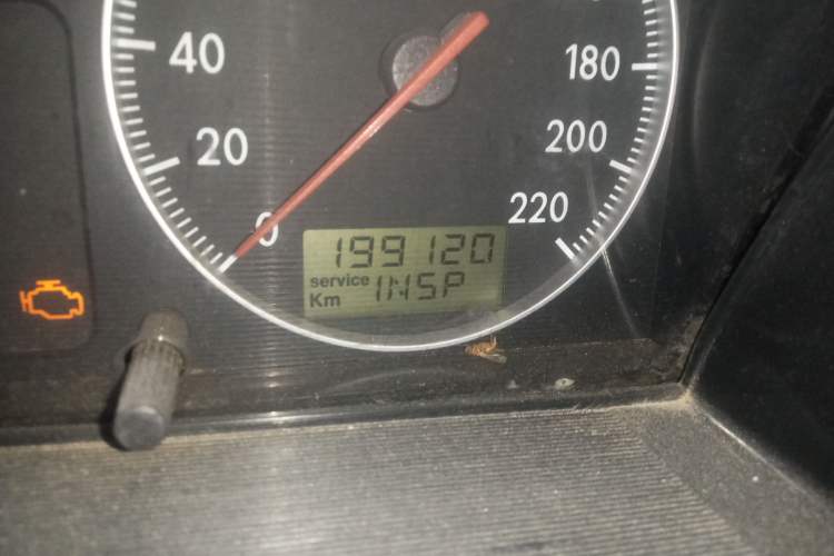 Used Volkswagen Santana Classic 2007 1.8L Jingchang Model Odometer Close Up