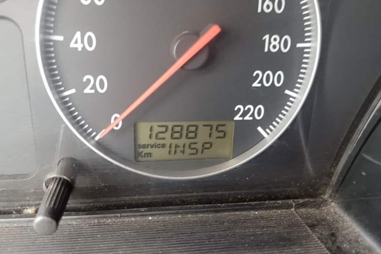 Used Volkswagen Santana Classic 2007 1.8L Jingchang Model Odometer Close Up