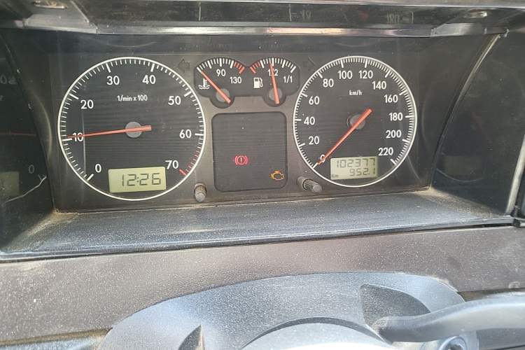 Used Volkswagen Santana Classic 2007 1.8L Jingchang Model Odometer Close Up