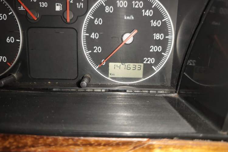Used Volkswagen Santana Classic 2007 1.8L Jingchang Model Odometer Close Up