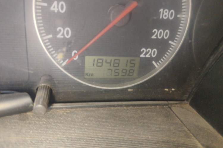 Used Volkswagen Santana Classic 2007 1.8L Jingchang Model Odometer Close Up
