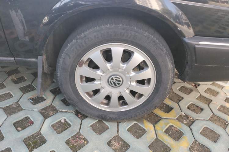 Used Volkswagen Santana Classic 2007 1.8L Jingchang Model Right Front Wheel Hub