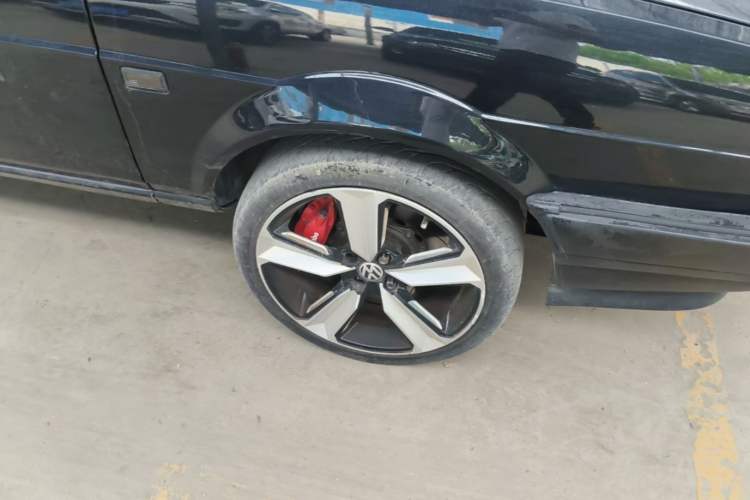 Used Volkswagen Santana Classic 2007 1.8L Jingchang Model Right Front Wheel Hub
