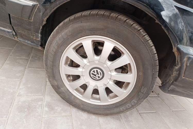 Used Volkswagen Santana Classic 2007 1.8L Jingchang Model Right Front Wheel Hub