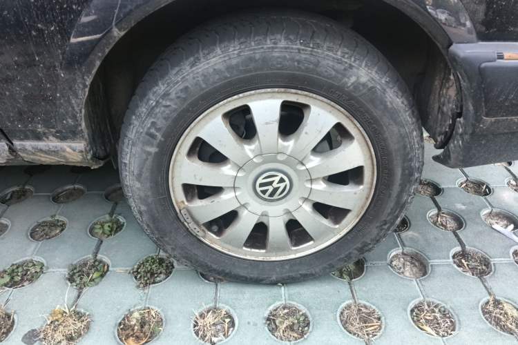 Used Volkswagen Santana Classic 2007 1.8L Jingchang Model Right Front Wheel Hub