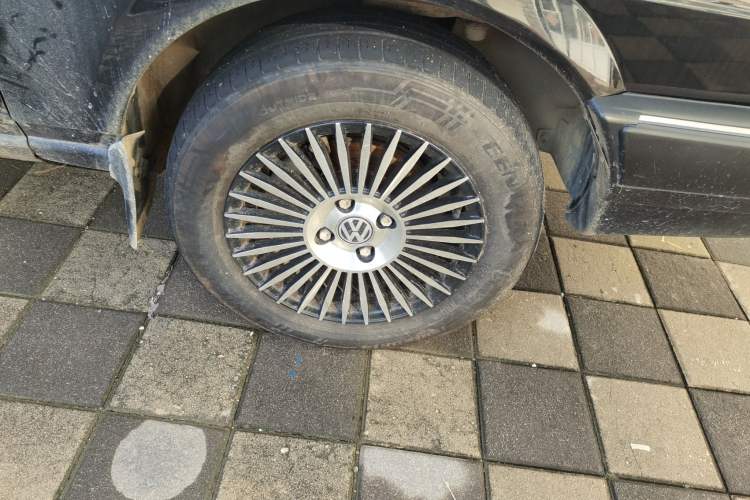 Used Volkswagen Santana Classic 2007 1.8L Jingchang Model Right Front Wheel Hub