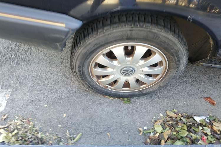 Used Volkswagen Santana Classic 2007 1.8L Jingchang Model Right Front Wheel Hub