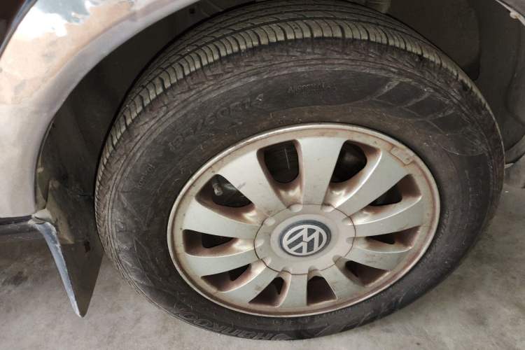 Used Volkswagen Santana Classic 2007 1.8L Jingchang Model Right Front Wheel Hub