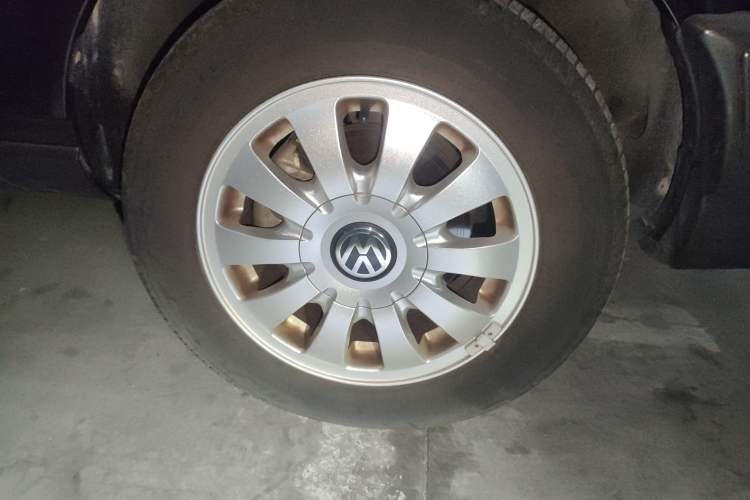 Used Volkswagen Santana Classic 2007 1.8L Jingchang Model Right Front Wheel Hub