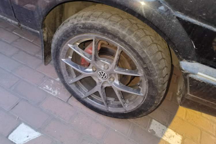 Used Volkswagen Santana Classic 2007 1.8L Jingchang Model Right Front Wheel Hub