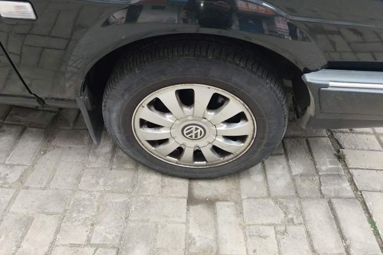 Used Volkswagen Santana Classic 2007 1.8L Jingchang Model Right Front Wheel Hub