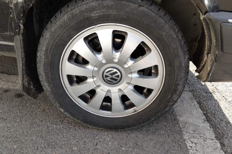Used Volkswagen Santana Classic 2007 1.8L Jingchang Model Right Front Wheel Hub